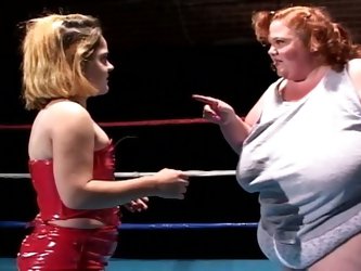 Kinky Wrestling Midgets' Lesbo-mania