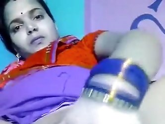 Desi Garam Choot Bhabhi Fingering Mastrubating Pussy Phudi